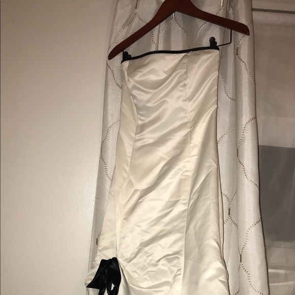 gorgeous gown perfect for prom! - Picture 4 of 6